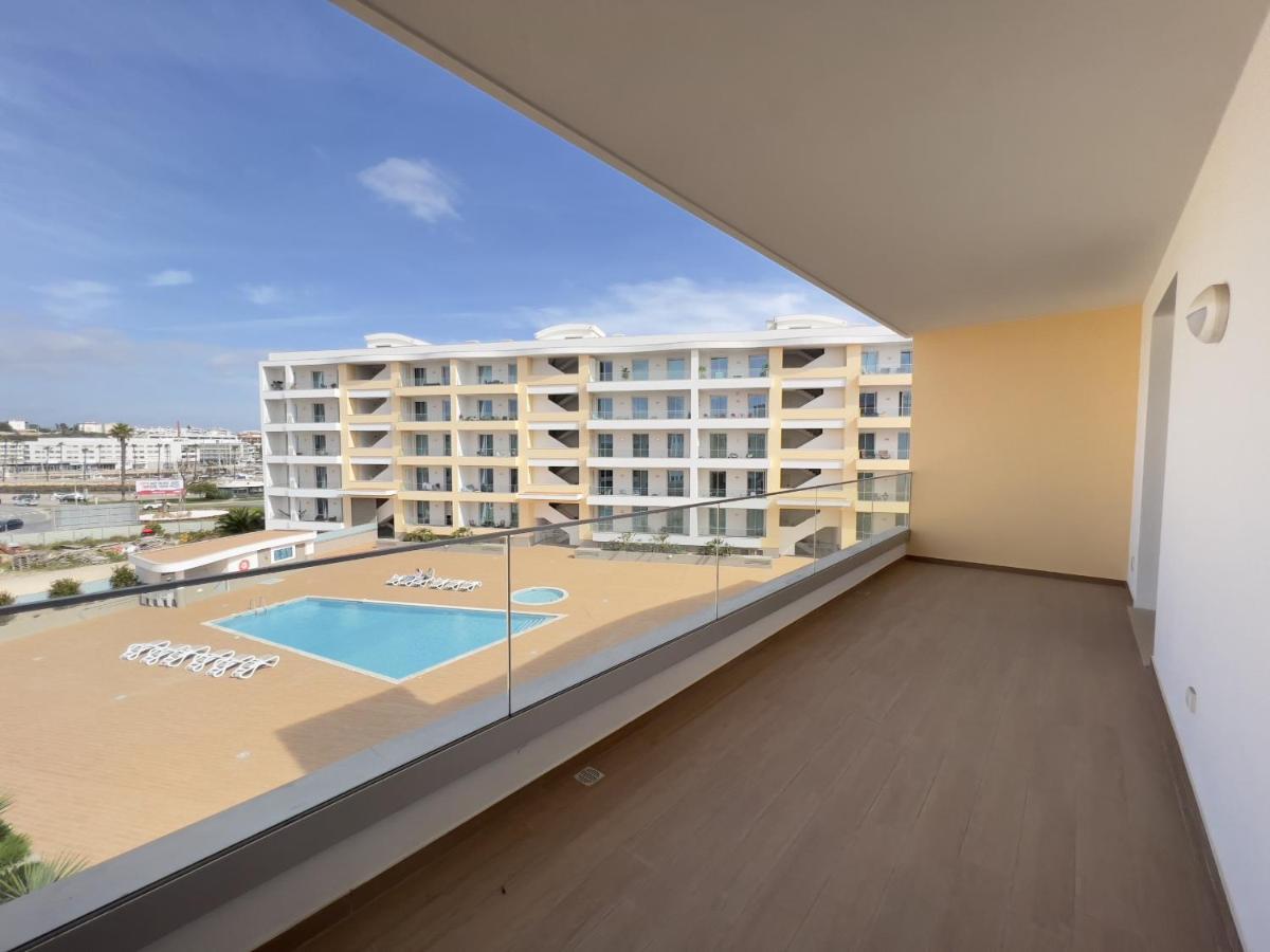 Luxury Apartment *