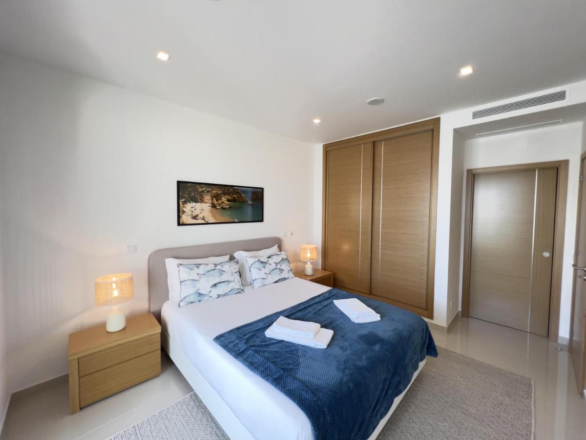 Luxury Apartment *